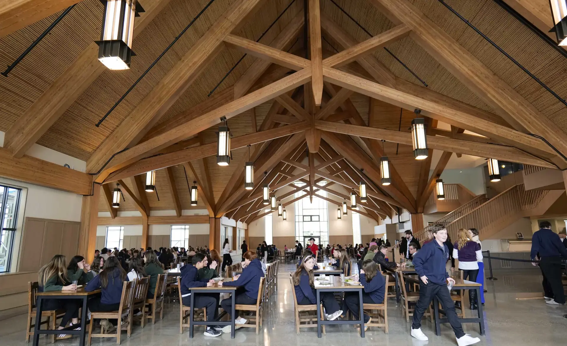 Students eating in Hepburn Hall